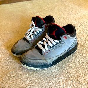 Air Jordan 3s grey, black, and red. size 11